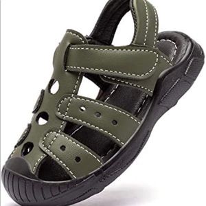 Toddler boys sandals with closed toe
